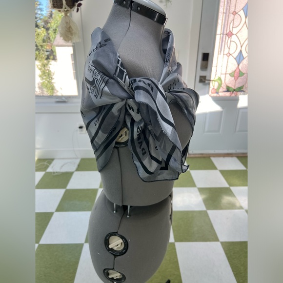 Silky scarf Grey wrap Mob Wives Paris France print 37”x37” - Picture 4 of 8